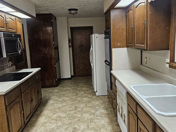 3rd image of 3407 NW Kinyon Ave