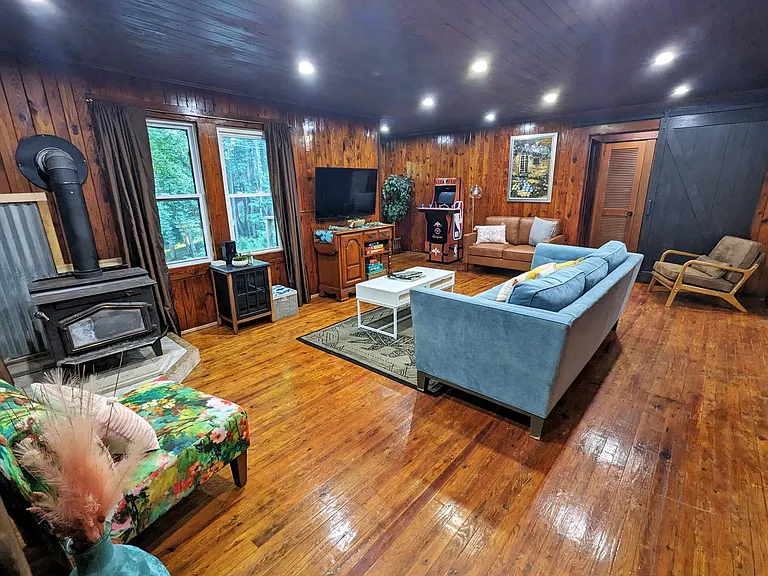 364 Messersmith Rd — Photo 3