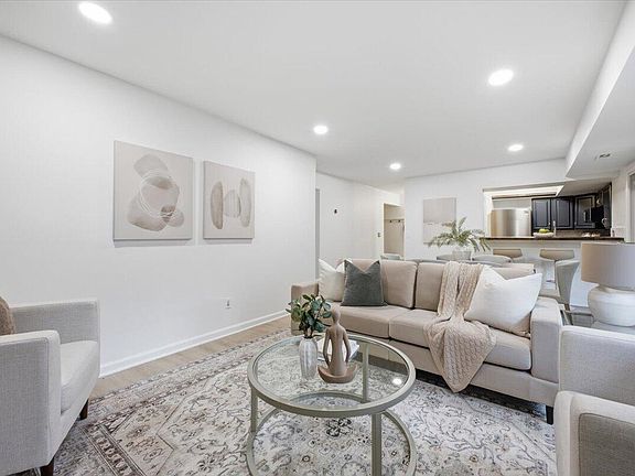 5th image of 300 Briarcrest Dr Unit 140