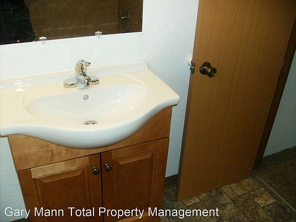 5th image of 609 W Crest Dr