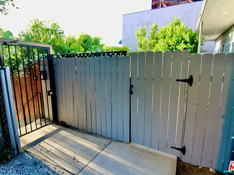 4336 Laurel Canyon Blvd — Photo 5