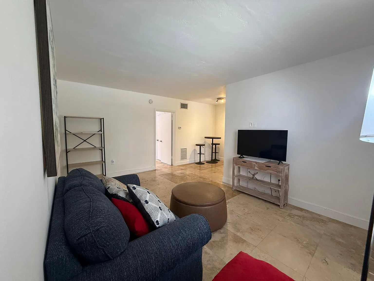 1 bed, 530 sqft, $2,300 — Photo 2