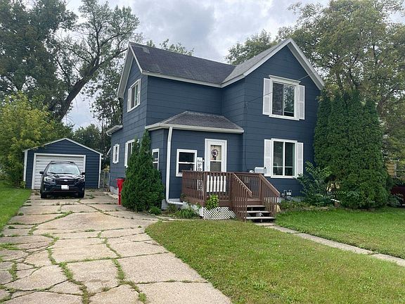 3rd image of 1900 3rd Ave NE