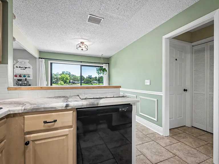 4487 Carolyn Cove Ln S — Photo 24