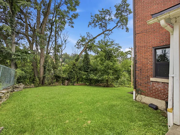 3185 Glendale Ave — Photo 10