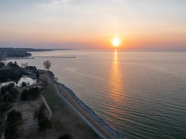 806 Arlington Ave APT 9, Petoskey, MI 49770