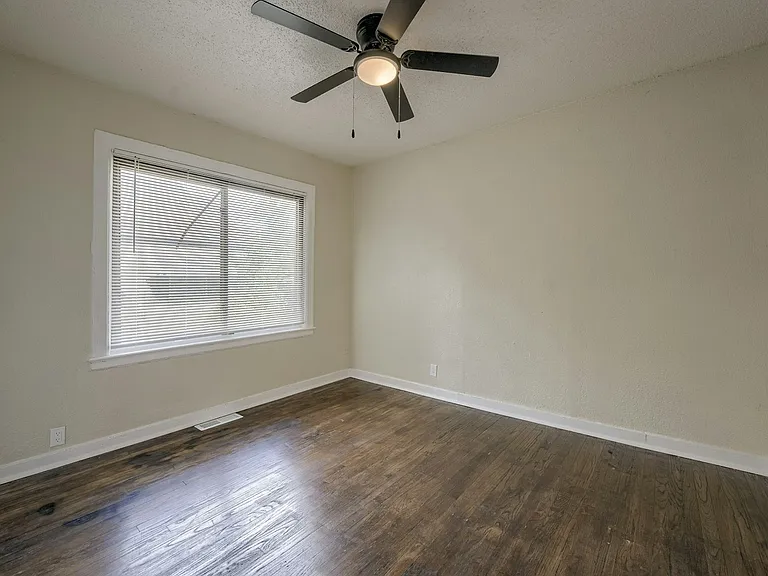 6212 Walrond Ave — Photo 13