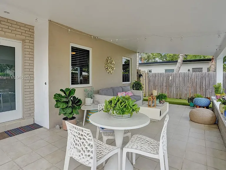 1001 NE 17th Ct — Photo 36