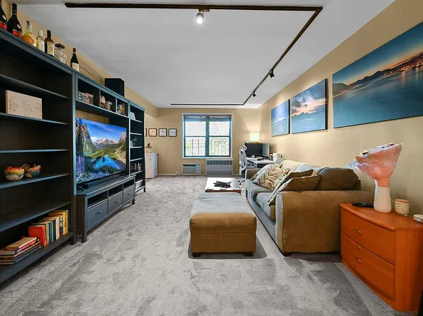 80-35 Springfield Blvd APT 4F, Bayside, NY 11364