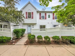 22326 Cape Cod Way, Farmington, MI 48336