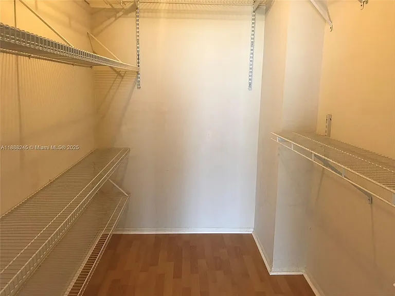 1000 Parkview Dr #627 — Photo 12