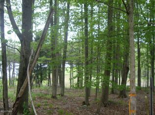 396 Beaver Lake Dr, Lake Ariel, PA 18436