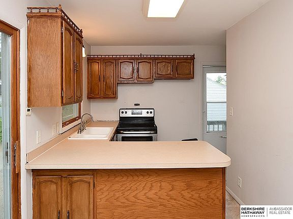 4th image of 709 N 77th Ave