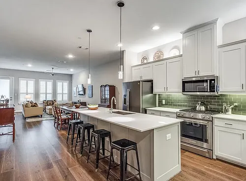 5015 Meridian Ln Photo 1