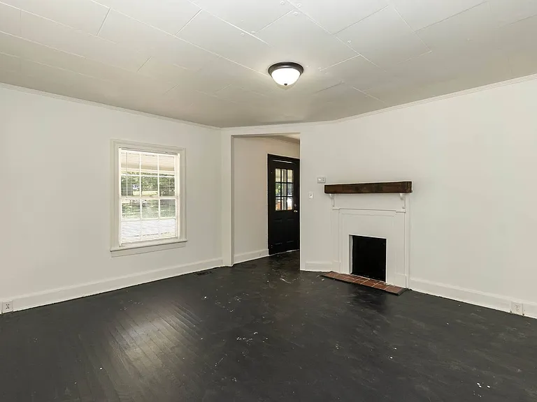 930 Elm St — Photo 15