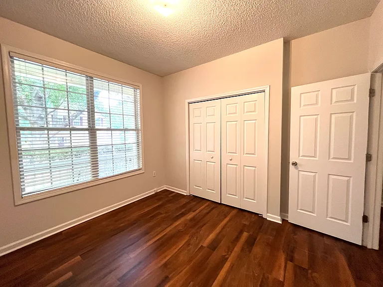 216 Howe St — Photo 33