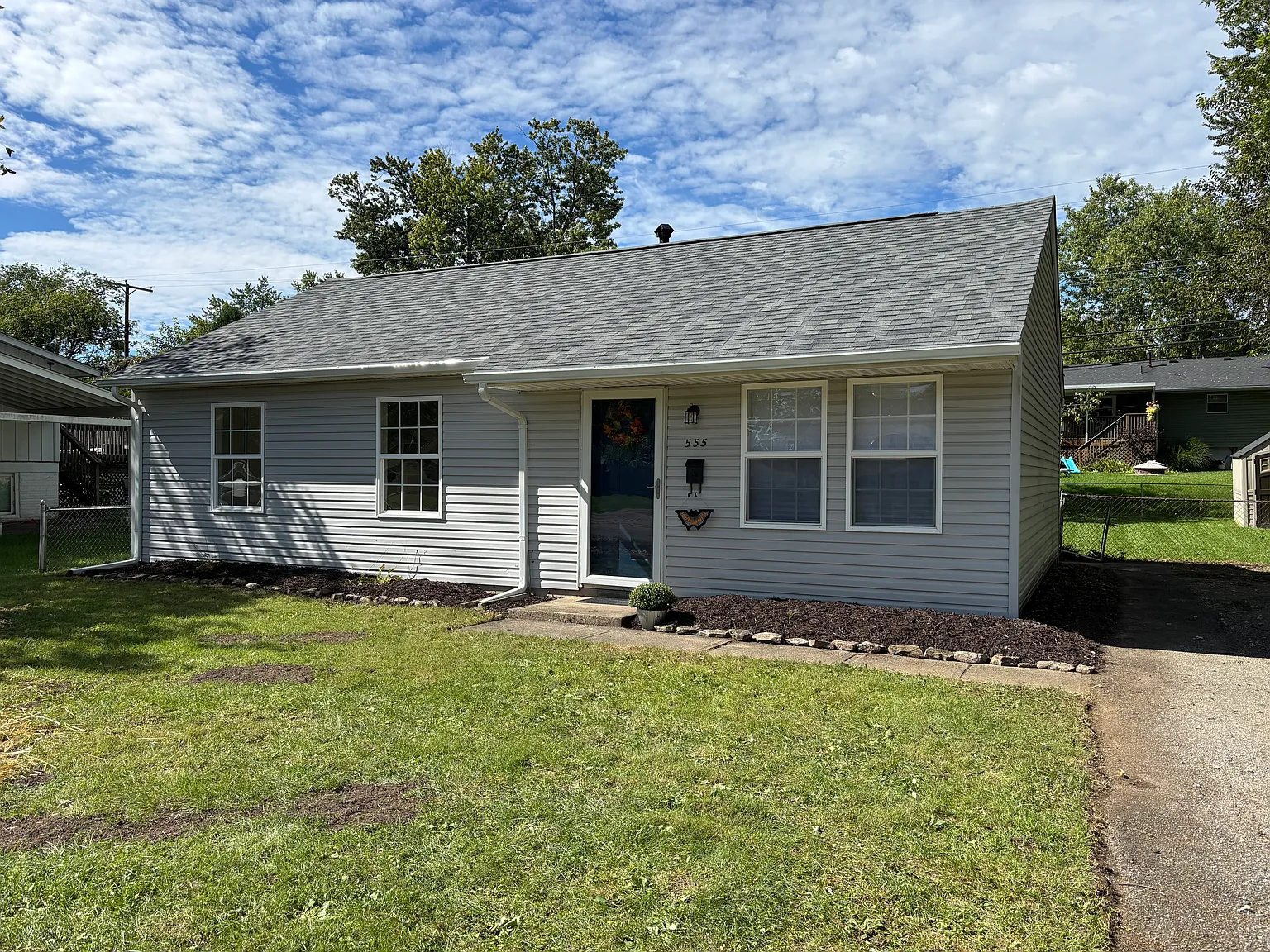 3 bed, 925 sqft, $1,145 — Photo 2