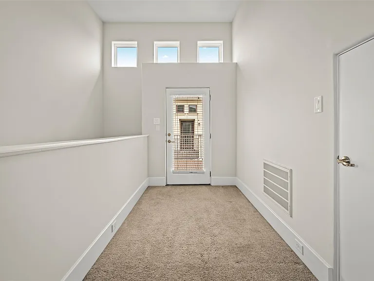 5646 Larkin St — Photo 15