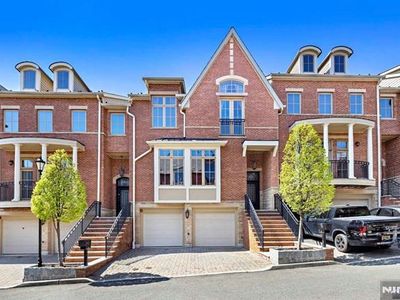 13 Moorings Ln #13, Edgewater, NJ, 07020