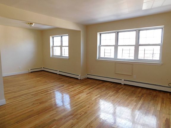 4th image of 224 E 235th St #3