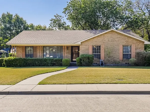105 Dartmouth Dr, Waxahachie, TX 75165
