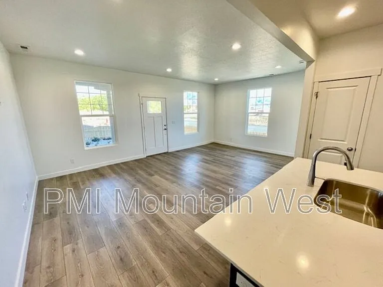 1386 N Copper Sky Dr — Photo 9