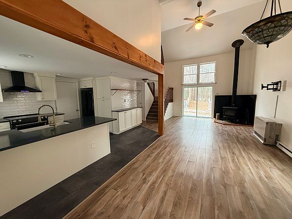 3rd image of 130 Thimbleberry Rd
