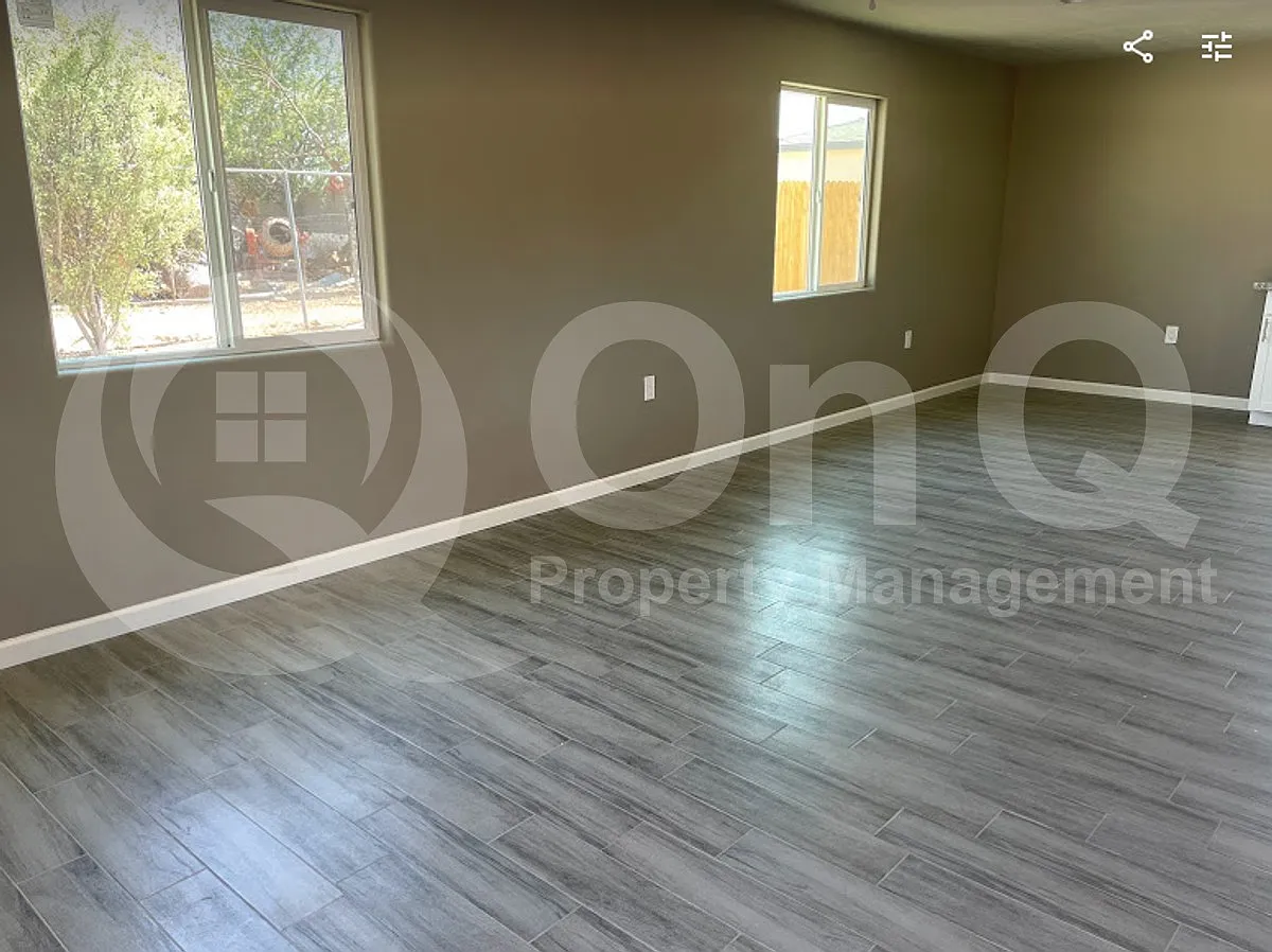 3 bed, 2.0 bath, 1073 sqft, $1,400 — Photo 4