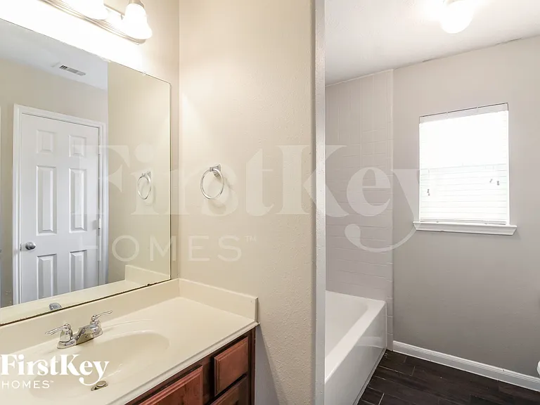8303 Egret Bay Cir — Photo 13