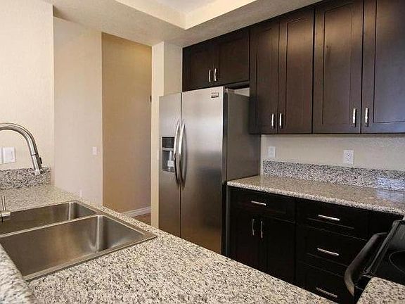 5th image of 270 Dahlia Ave APT 6