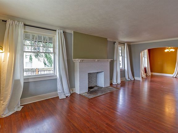 4th image of 1408 W Knox Ave