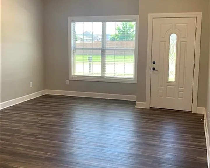 1048 Springfield Blvd — Photo 4