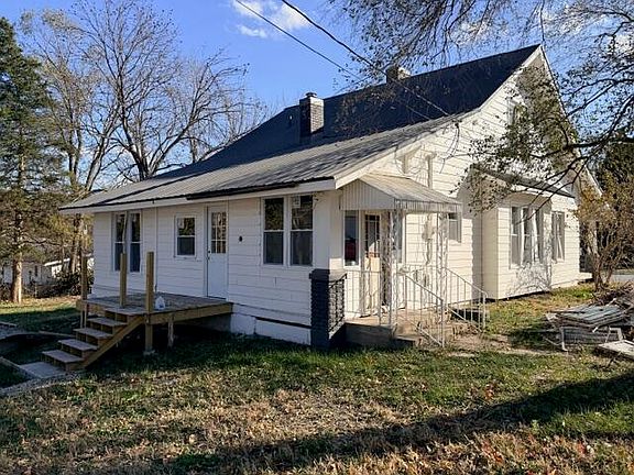 4th image of 122 Main St