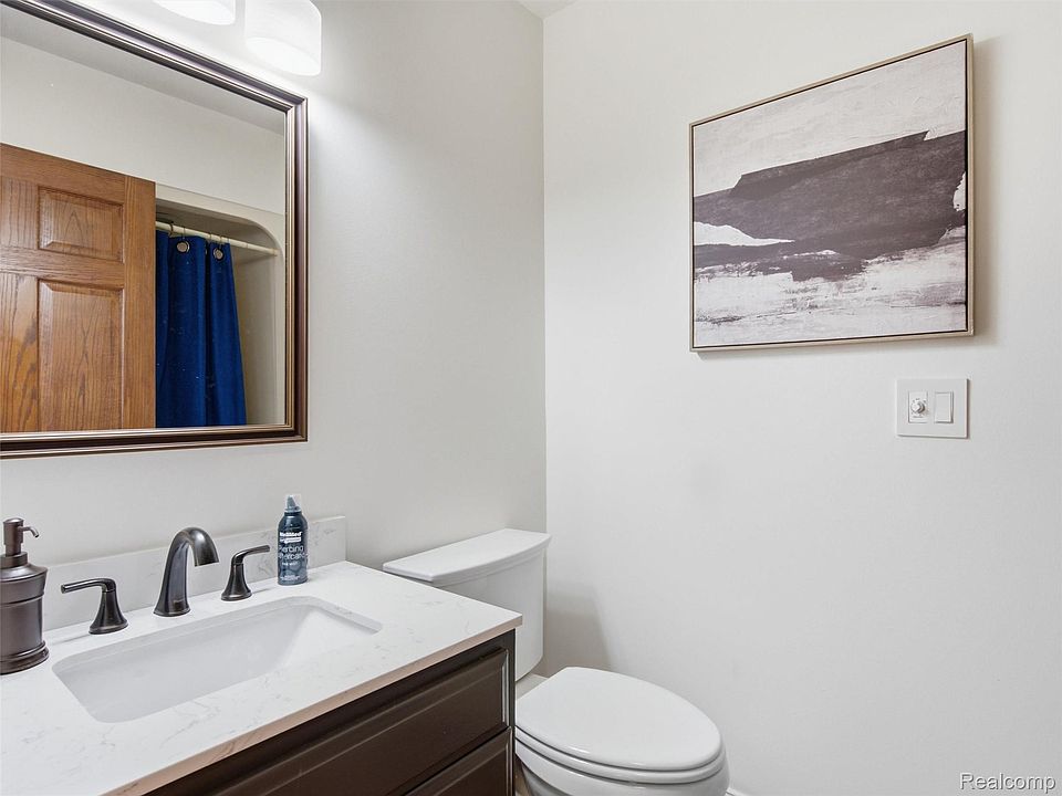 1010 Genesee Dr, photo 23