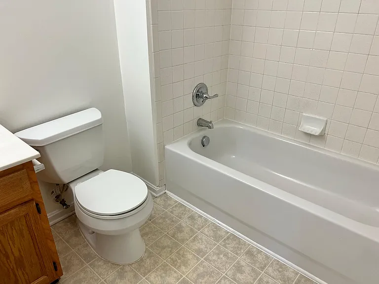 1607 E Fairmount Ave — Photo 16