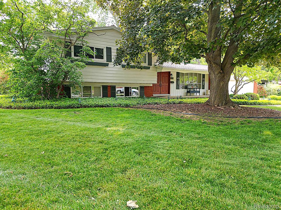 1st image of 34086 Burton Ln