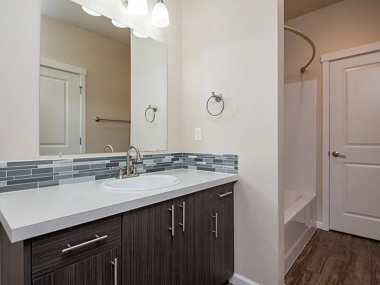 Claxter Park | Bathroom