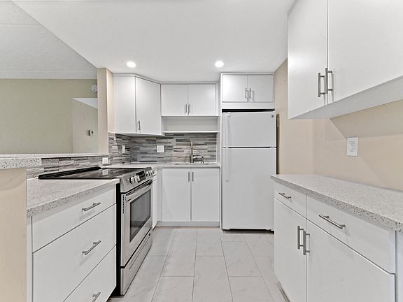4th image of 100 Village Green Circle E #111