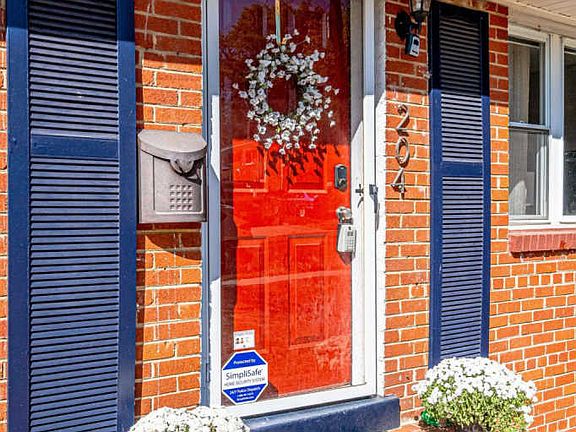 3rd image of 204 N Gordon St