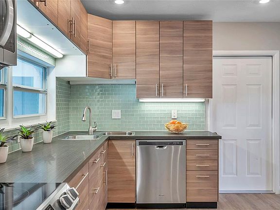 4th image of 3522 Jaffa Dr