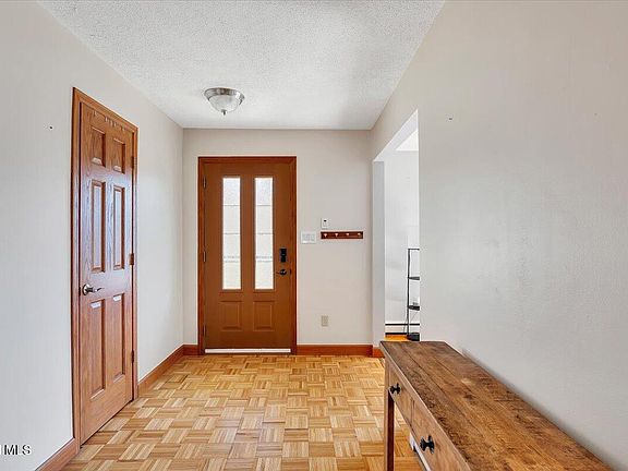 3rd image of 16 Denison Road