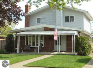 16450 Charleston St, Roseville, MI 48066