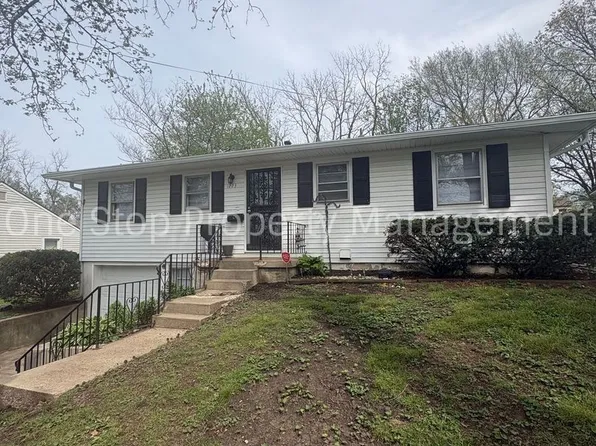 1223 N Pleasant St, Independence, MO 64050