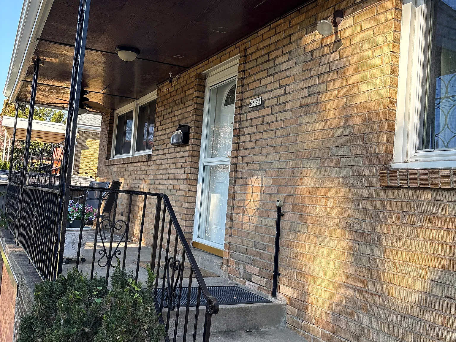 3 bed, 1218 sqft, $2,400 — Photo 2
