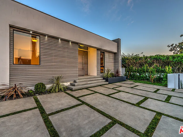 658 N Edinburgh Ave — Photo 4