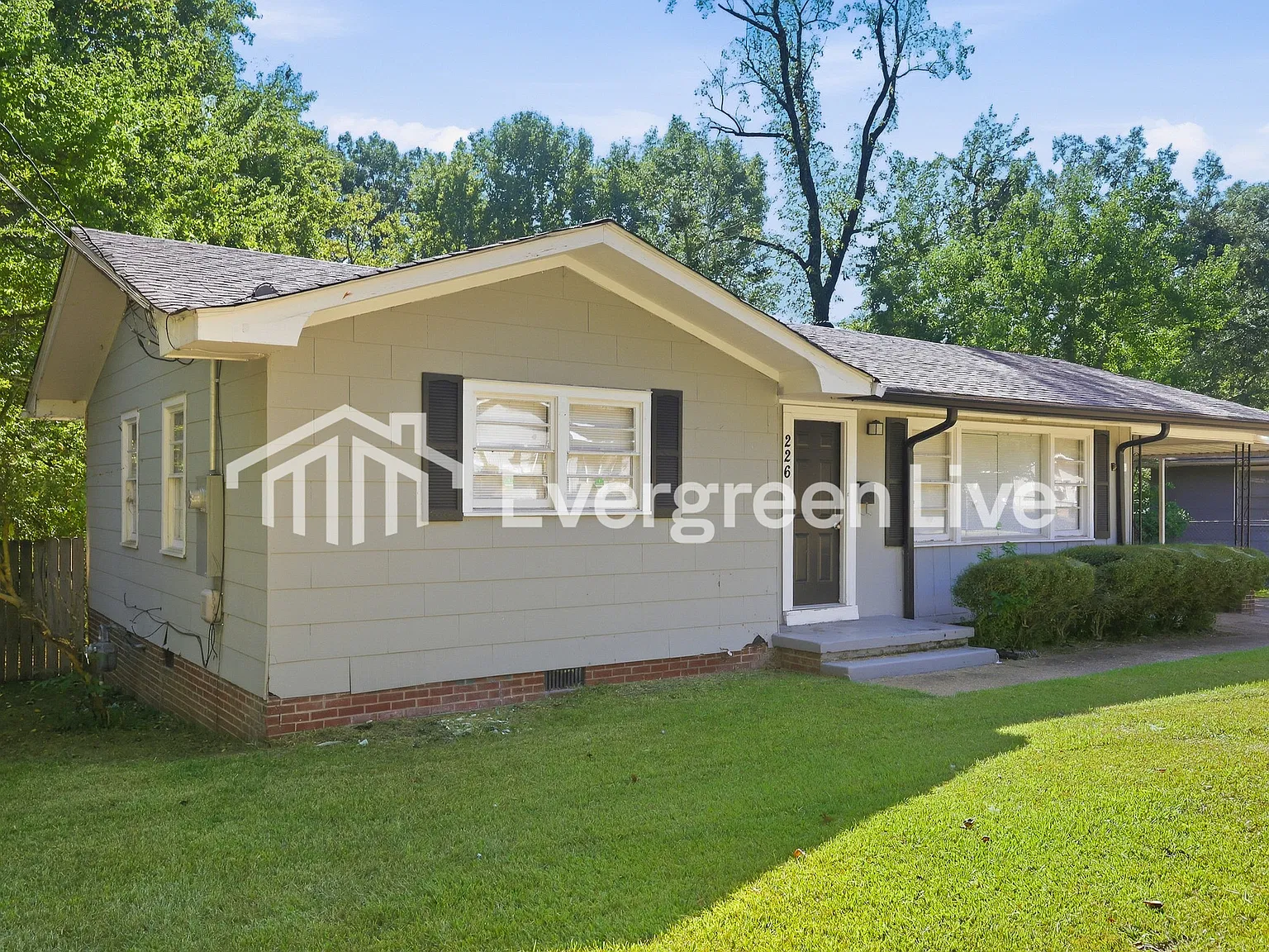 3 bed, 1.0 bath, 1242 sqft, $1,245 — Photo 2