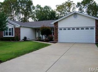 3 Fairfax Dr, Saint Peters, MO 63376