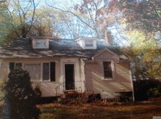 30 Brookhaven Dr, Sound Beach, NY 11789