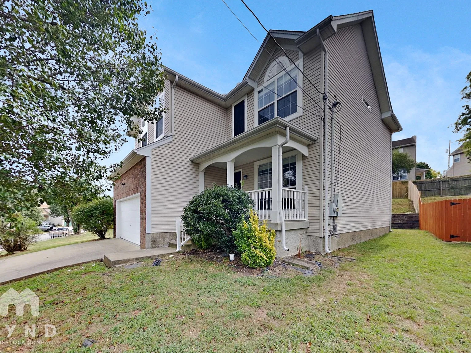 3 bed, 2.5 bath, 1688 sqft, $2,299 — Photo 1