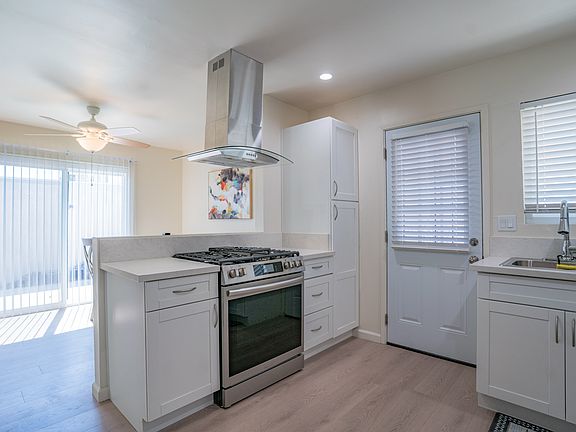 5th image of 26000 Viana Ave
